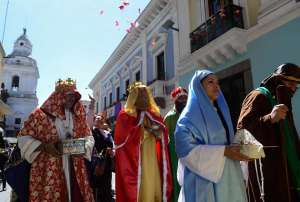En el Centro Hist&oacute;rico de Quito, varios grupos realizaron el tradicional Pase del Ni&ntilde;o. Foto: Alvaro P&eacute;rez/ EL TEL&Eacute;GRAFO