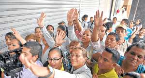   Ayer se   destinaron  $ 80 mil para pagar la segunda quincena de marzo a los 250 trabajadores de Casa Tosi. Foto: Karly Torres | El  Telegrafo