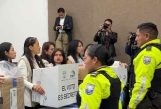 Efectivos de seguridad, policías y militares, estarán en los recintos electorales del país.