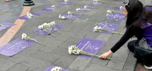 Acto simb&oacute;lico en rechazo a la violencia contra las mujeres. 