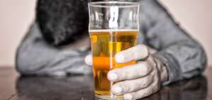 El alcoholismo es una enfermedad que tambi&eacute;n afecta a los j&oacute;venes