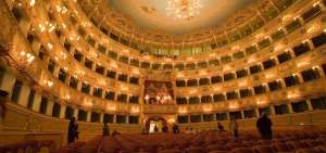 El Teatro La Fenice, de Venecia, en Italia, el segundo pa&iacute;s m&aacute;s afectado por el coronovirus, ha buscado la manera de seguir llegando a su gran p&uacute;blico.