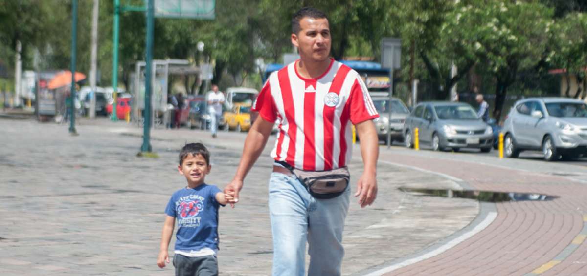 Los padres, recomienda la ONU, deben compartir espacios formativos con sus hijos. Algunos ya se encargan de las tareas dom&eacute;sticas de las casas. 