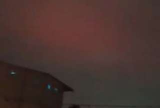 Extrañas luces se divisan en el cielo de Guayaquil