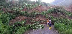 Derrumbe tapona estero en el recinto Tabete