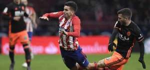 El Atl&eacute;tico gana 1-0 al Valencia para acercarse al Barcelona