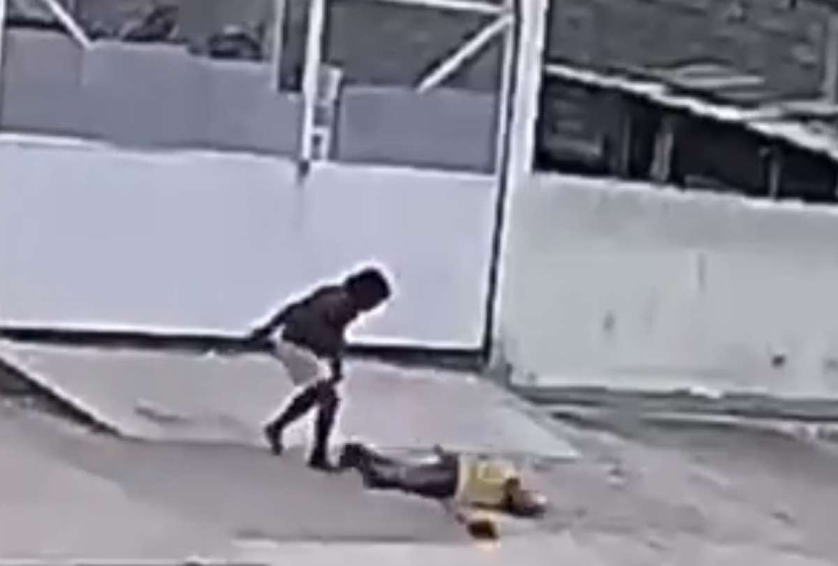 Hombre en situación de calle atacó a un adulto mayor.