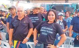 Representantes de los afectados por la inmobiliaria han llegado incluso a los enlaces sabatinos del presidente Rafael Correa, para dar a conocer sus casos. Foto tomada del Twitter @LisBGdeHolmes
