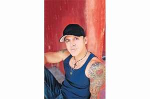 Gerardo Mej&iacute;a canta con Los Intr&eacute;pidos
