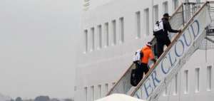 DeMarcus Cousins y Carmelo Anthony abordan el crucero Silver Cloud.