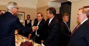 El mandatario ecuatoriano mantuvo un almuerzo con inversionistas de EE.UU. Foto: Presidencia 