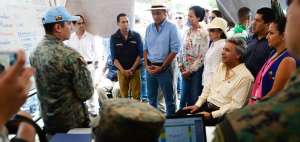 En su visita al albergue de Portoviejo, Len&iacute;n Moreno recibi&oacute; las cifras de las personas con discapacidad que viven en el lugar.