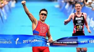 G&oacute;mez Noya se impuso al esprint al ingl&eacute;s Alistair Brownlee, campe&oacute;n ol&iacute;mpico en 2012. Foto: Internet