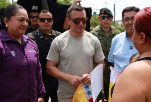 Las obras en Chone incluyen sistemas de agua potable, alcantarillado y drenaje para miles de familias.