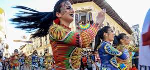 Un desfile, en el que participaron estudiantes de colegios lojanos, abri&oacute; la agenda de festividades por los 197 a&ntilde;os de emancipaci&oacute;n.