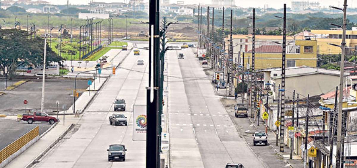 Las casas de la ciudadela Samanes tienen un costo entre $ 50.000 y $ 150.000. La construcci&oacute;n de la primera fase del parque inici&oacute; en septiembre de 2012. Foto: William Orellana / El Tel&eacute;grafo
