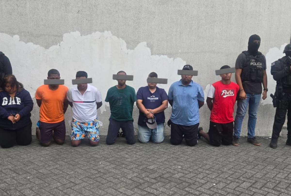 Los siete detenidos por presunta extorsión operaban en la zona de Urdesa en Guayaquil y habrían amenazado a negocios con explosivos. Ellos serían quienes amenazaron al propietario del restaurante 'Rukito'