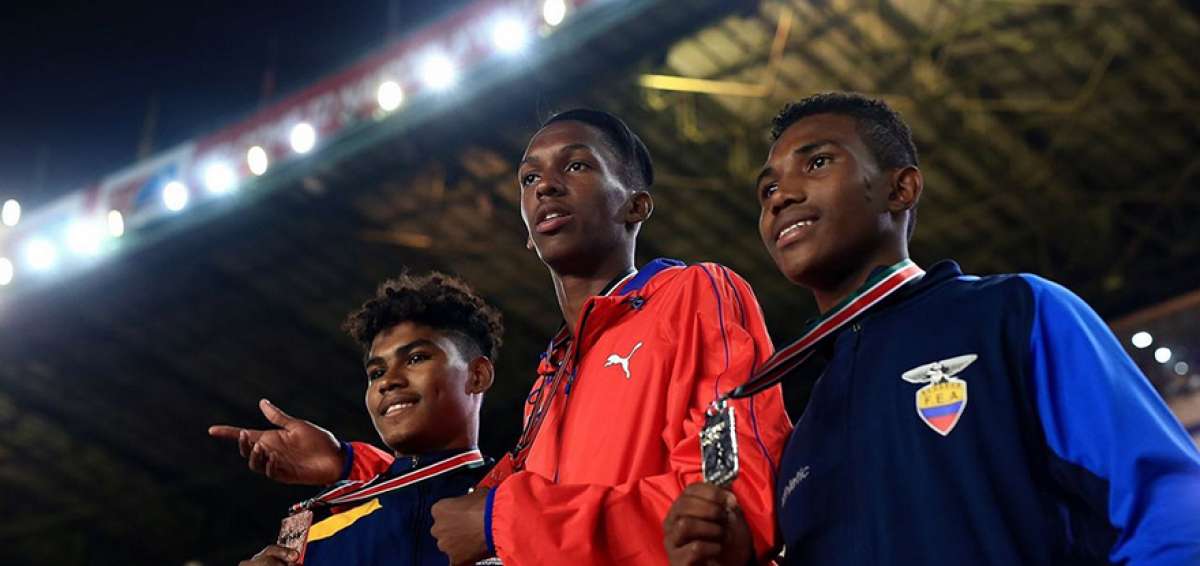 Frixon Chila se cuelga la presea de plata en Mundial Sub-18