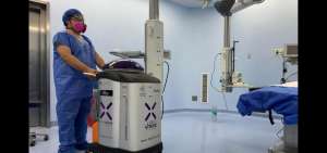 Dos robots desinfectan &aacute;reas cr&iacute;ticas en el hospital Los Ceibos
