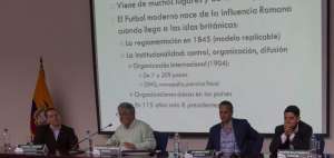 Los ponentes, de derecha a izquierda, Mart&iacute;n Platonoff, Esteban Paz y Fernando Carri&oacute;n durante la exposici&oacute;n.