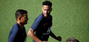 El PSG rechaz&oacute; la &uacute;ltima oferta del Barcelona para fichar a Neymar (derecha), pero las negociaciones entre ambos clubes contin&uacute;an.