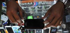 El Comex incrementa la cuota para compras de tel&eacute;fonos celulares en el exterior