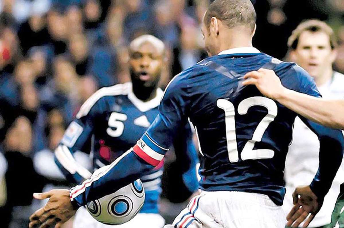 FIFA pag&oacute; a Irlanda por la mano que la dej&oacute; fuera del Mundial (Video) 