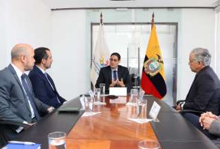 El ministro de Telecomunicaciones, César Martín, se reunión con representantes de Movistar y Claro.  