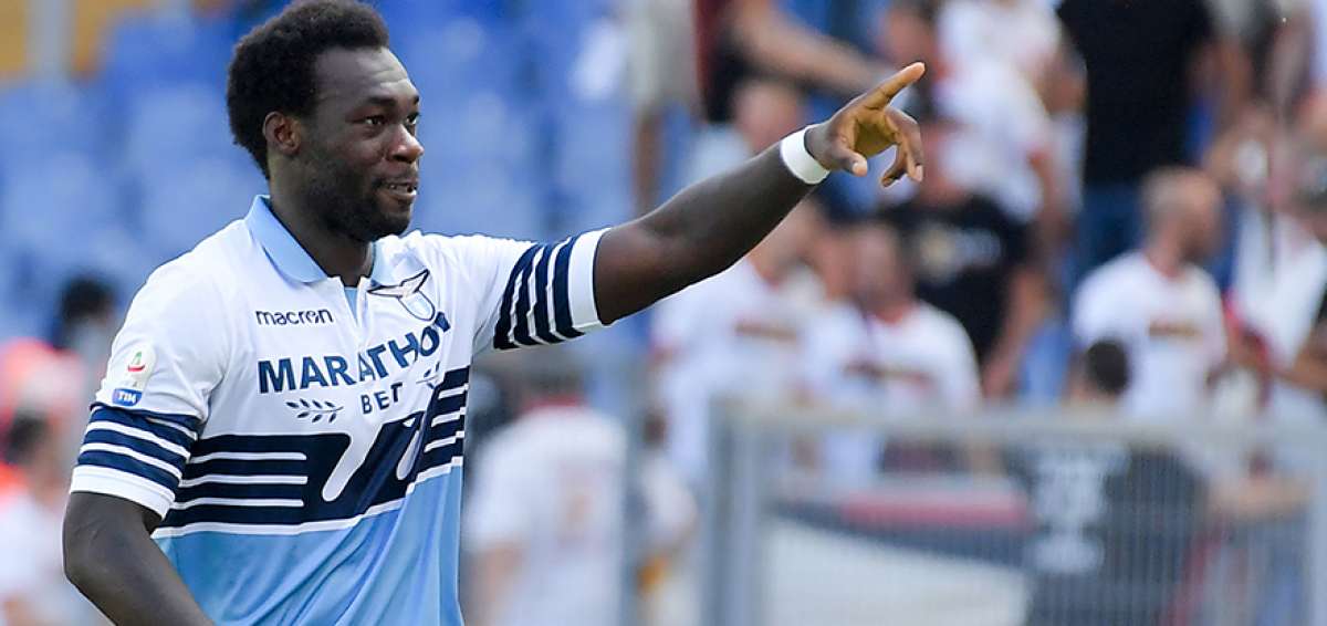 El seleccionado ecuatoriano celebra la apertura del marcador para la Lazio, que venci&oacute; 4-1 a Genoa por la quinta jornada de la primera divisi&oacute;n italiana.