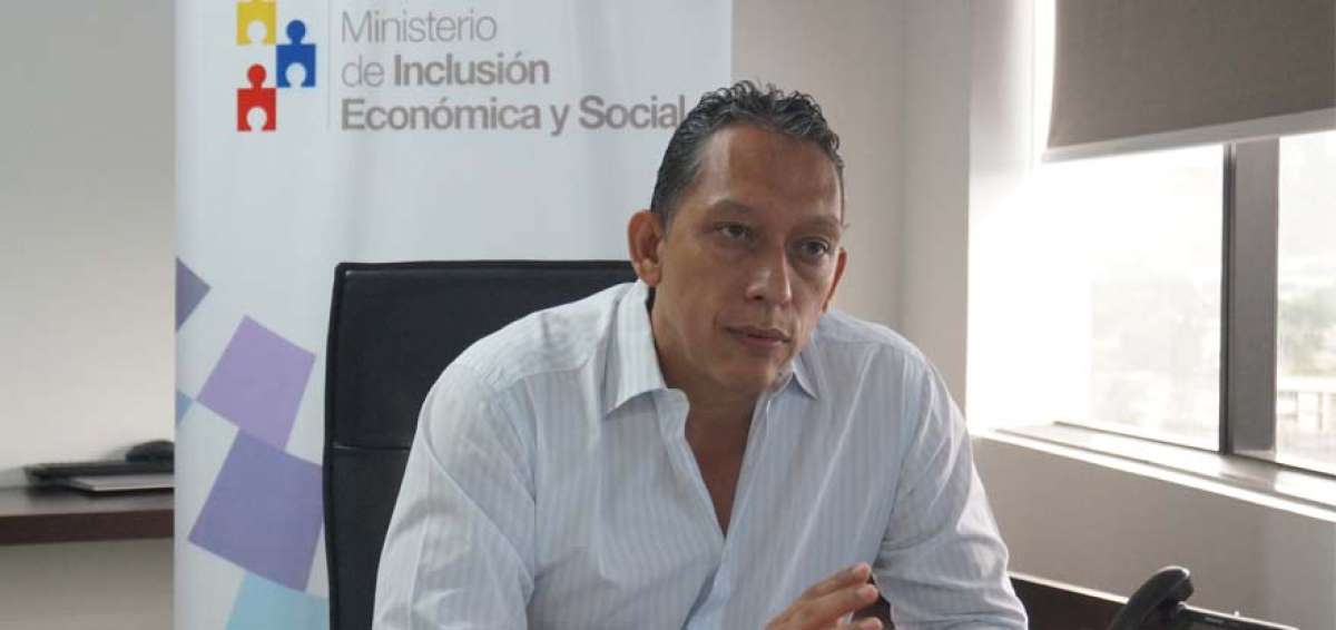 Personas con discapacidad recibieron sillas de ruedas