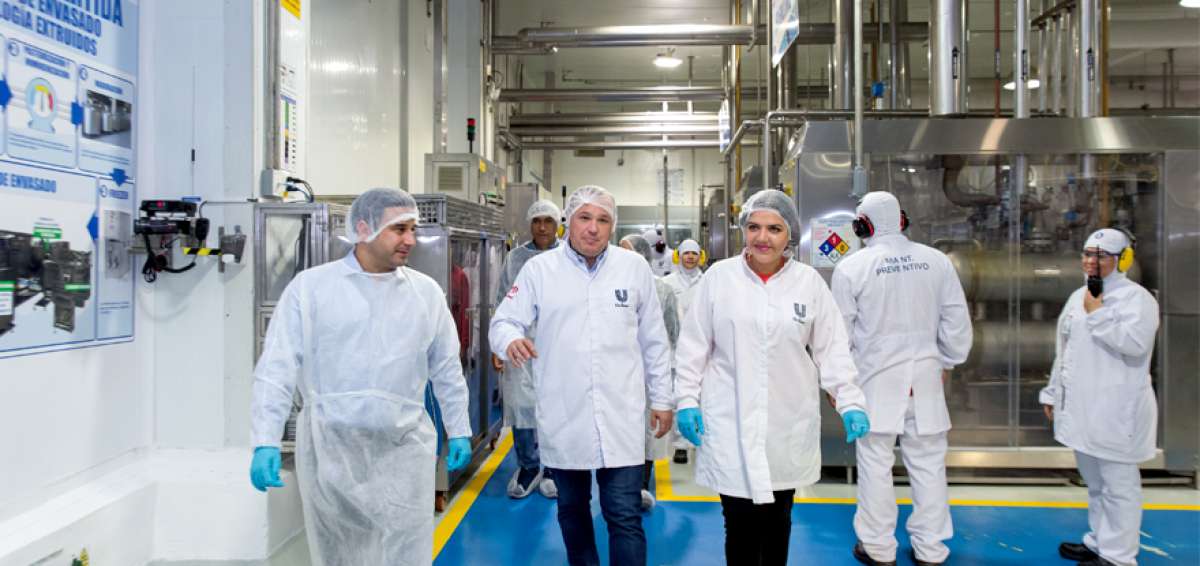 Directivos de Unilever mostraron a la Vicepresidenta el proceso de producci&oacute;n de helados en la planta Ant&aacute;rtida.