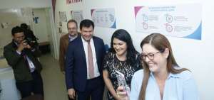 La Asamblea Nacional cuenta con una sala de apoyo a la lactancia. En su inauguraci&oacute;n estuvo presente la ministra de Salud, Catalina Andramu&ntilde;o (c.).