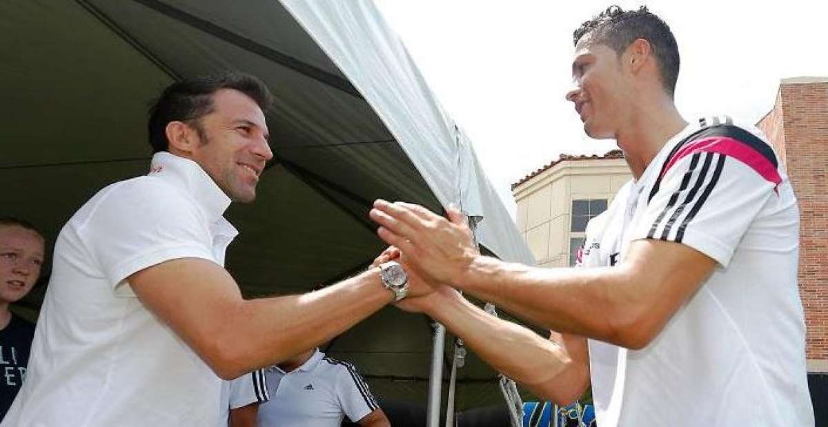 El astro italiano saludo al portugu&eacute;s Cristiano Ronaldo en su visita. Foto: realmadrid.com