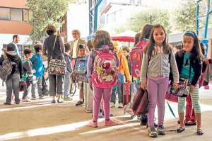 En el colegio La Condamine los alumnos hasta primero de b&aacute;sica ya iniciaron clases. Ellos no tienen uniforme y en los primeros a&ntilde;os no se pide libros. Foto: Andr&eacute;s Darquea/ El Tel&eacute;grafo