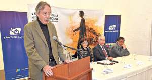 Mario Jaramillo, presidente de la Fundaci&oacute;n Cultural Banco del Austro, hizo un an&aacute;lisis del certamen destacando la participaci&oacute;n de poetas internacionales. Fernando Machado / El Tel&eacute;grafo