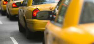 Taxistas de Latacunga piden alza de 0,25 centavos en tarifa