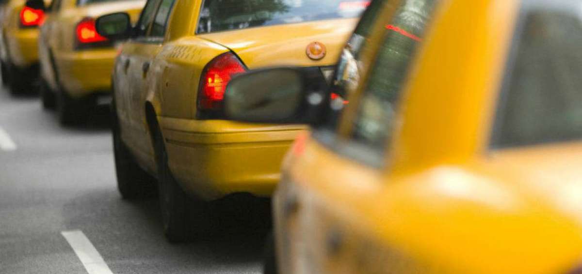 Taxistas de Latacunga piden alza de 0,25 centavos en tarifa