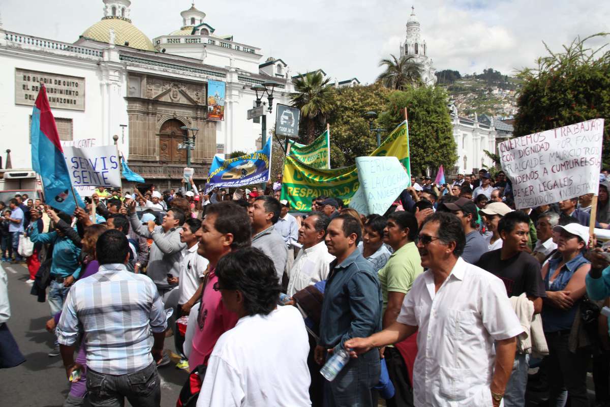 El plant&oacute;n se lo hizo en la Plaza Grande y dur&oacute; m&aacute;s de una hora. Foto: Cortes&iacute;a Municipio de Quito