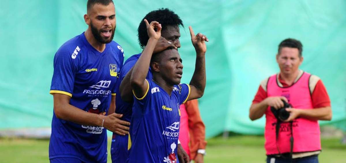 John Chancellor (izq.), Henry Patta y Roberto Ord&oacute;&ntilde;ez ser&aacute;n titulares esta tarde contra Clan Juvenil. 