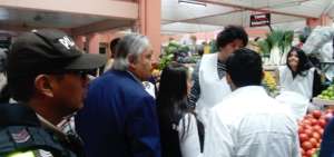 Operativo de la Intendencia en el mercado I&ntilde;aquito, en la capital.