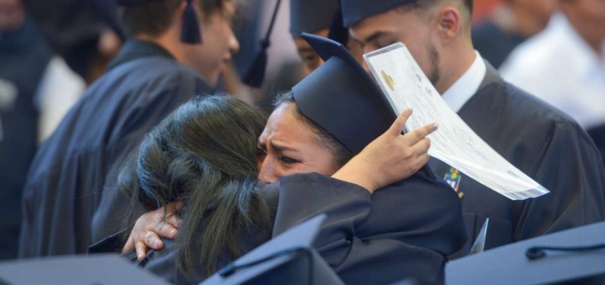 M&aacute;s de 8.500 personas culminaron sus estudios de bachillerato luego de haber cursado la campa&ntilde;a &lsquo;Todos ABC&rsquo; del Ministerio de Educaci&oacute;n.