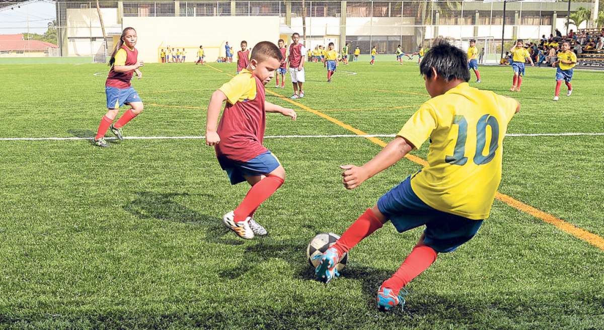 La escuela de f&uacute;tbol de Ermen Ben&iacute;tez pule los &uacute;ltimos detalles de su preparaci&oacute;n, de cara al inicio del campeonato, que ser&aacute; el 18 de julio pr&oacute;ximo. Foto: Miguel Castro / El Tel&eacute;grafo
