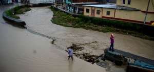 Las fuertes inundaciones de m&aacute;s de ocho horas de lluvias en el cant&oacute;n Manta tomaron desprevenidos a los habitantes de 18 sectores.