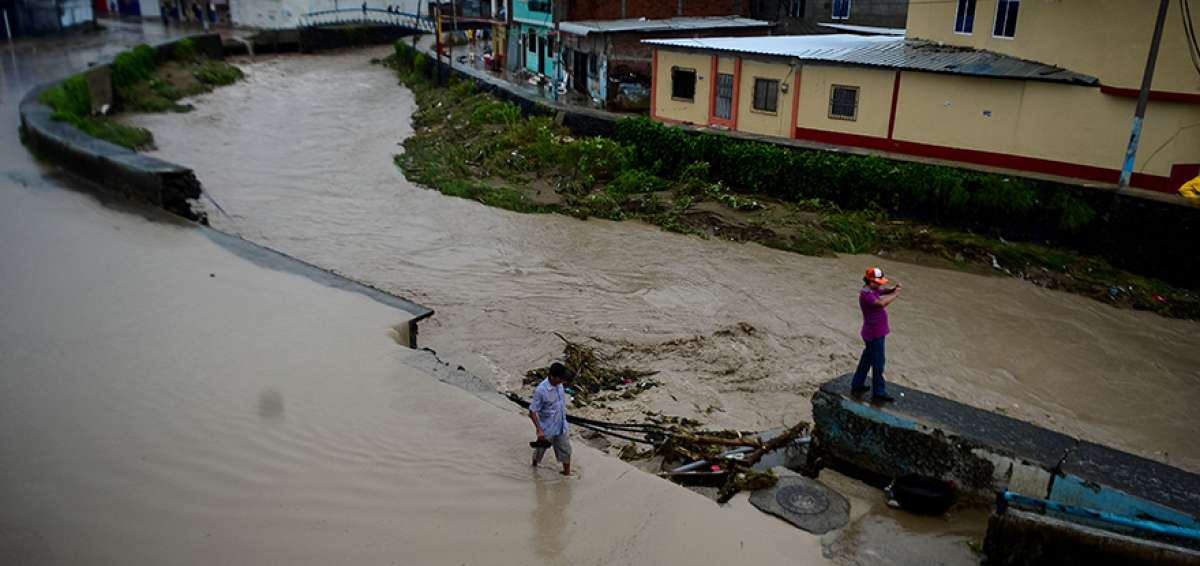 Las fuertes inundaciones de m&aacute;s de ocho horas de lluvias en el cant&oacute;n Manta tomaron desprevenidos a los habitantes de 18 sectores.