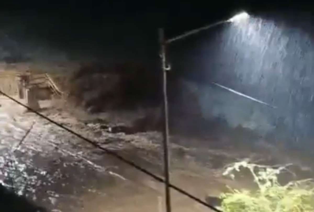 Las lluvias causan inundaciones y bloqueos en Santo Domingo.