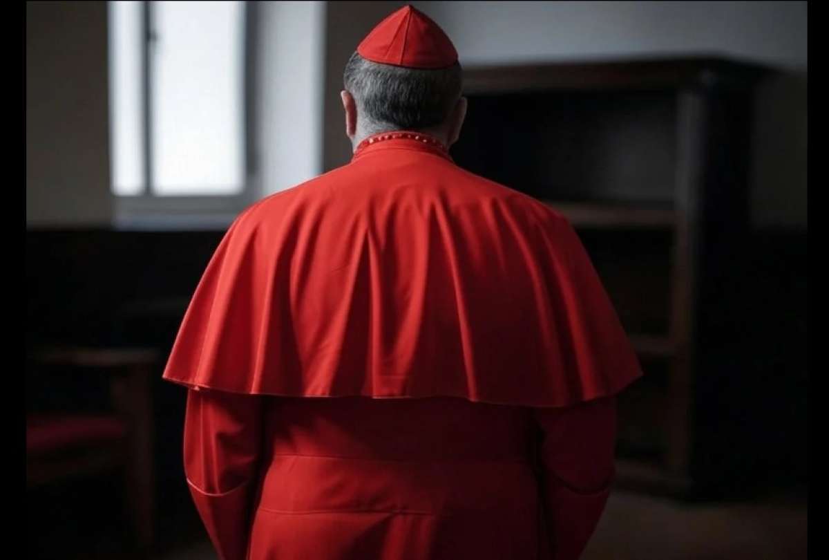 Un cardenal del Cónclave que elegirá al nuevo Papa vació el minibar de su cuarto pensando que era gratis.
