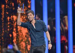Romeo Santos y Enrique Iglesias arrasaron en los Billboard Latinos