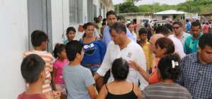 El primer Mandatario visit&oacute; a albergados que se encuentran en la Unidad Educativa Salinas.
