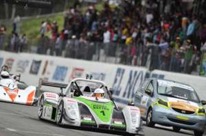 Veloces autos animar&aacute;n el inicio del Campeonato Nacional de Circuitos en Yahuarcocha. Foto: Fernando Sandoval