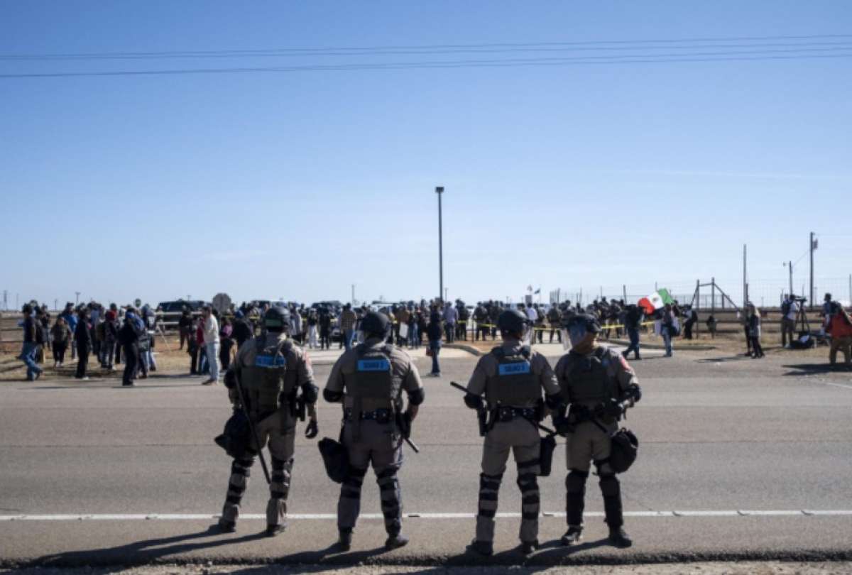 El Departamento de Seguridad Nacional suspendi&oacute; todo traslado de personas dentro de la instalaci&oacute;n.